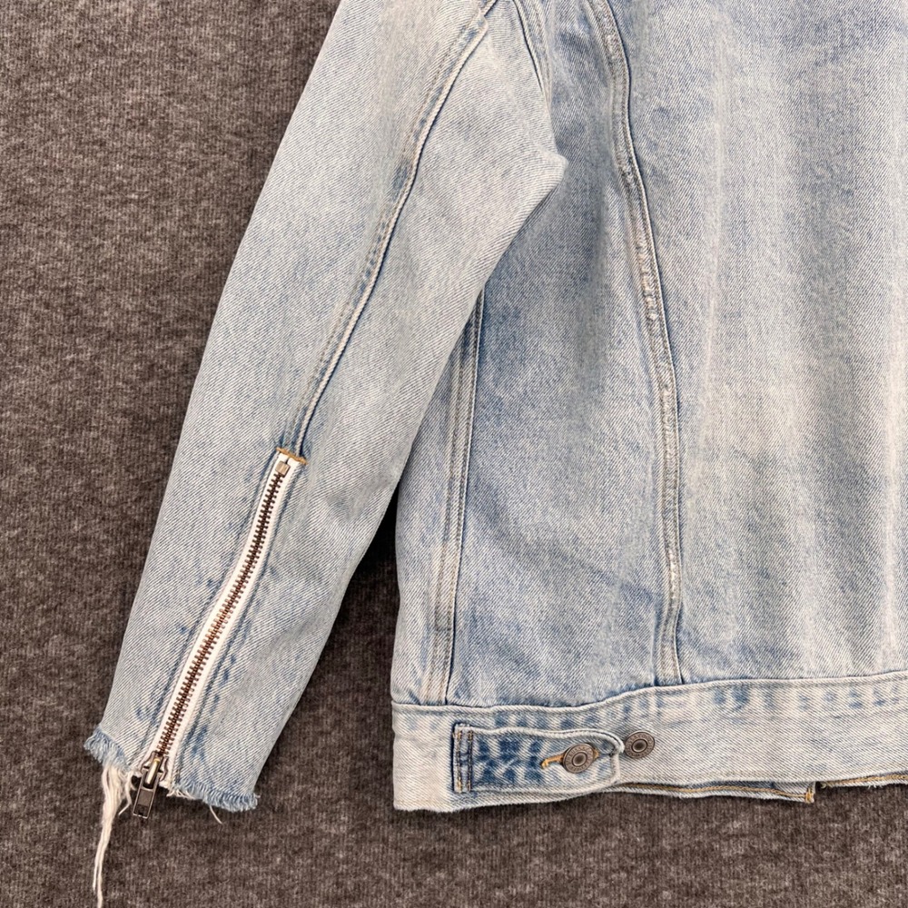 Levi's Premium Distressed Light Wash Denim Trucker Jacket Zipper Cuffs Small - Picture 6 of 12